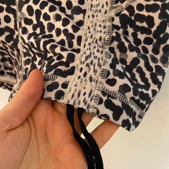 Lululemon liberty shorts leopard print - Picture 4 of 11